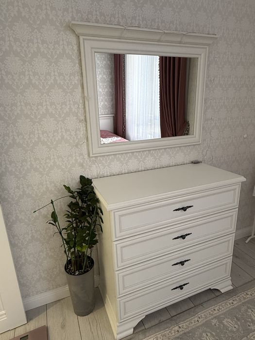 Продам комод с зеркалом