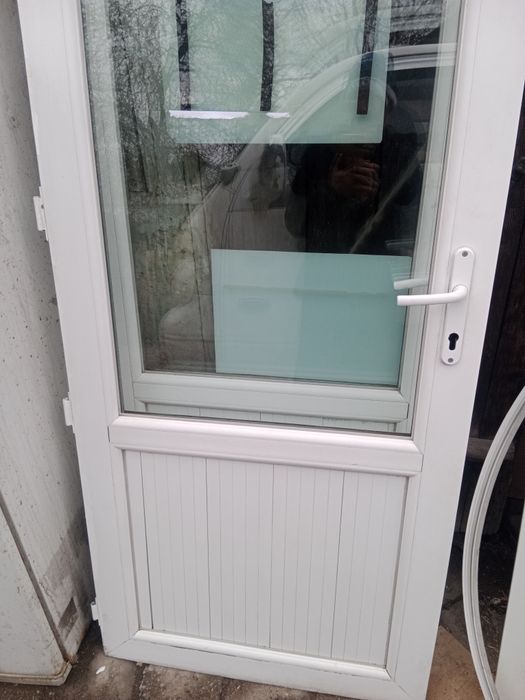 Пластиковые двери.