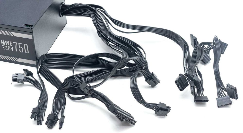 Блок питания Cooler Master 750 Вт