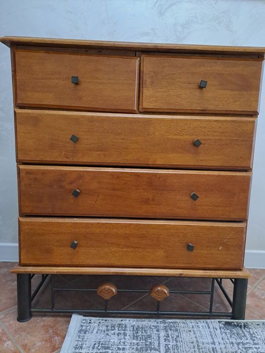 Продаю 2 комода дерево,производство Малайзия