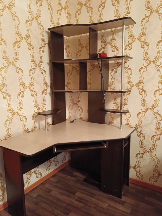 Продам компьютерный стол!!!