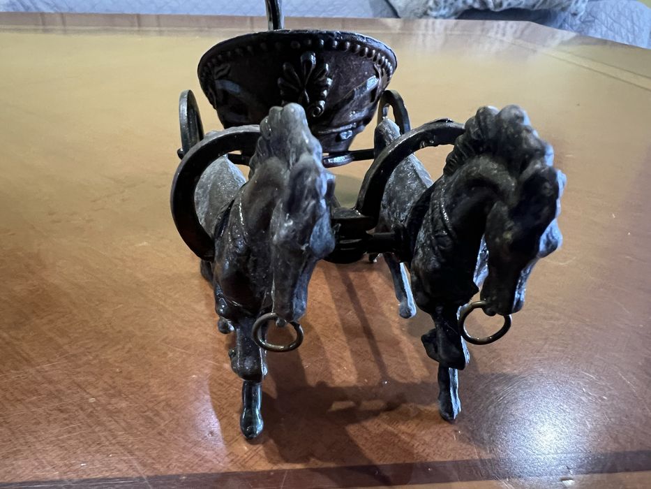 бронзова колесница с римски воин