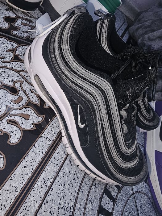 Nike Air Max 97 в черно и бяло.
