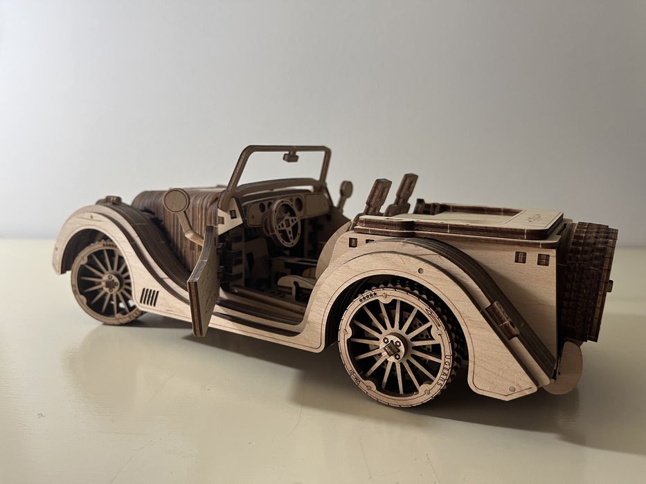 UGEARS Roadster VM-01 - puzzle mecanic complet asamblat