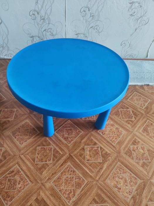 Продам детский стол от Икея