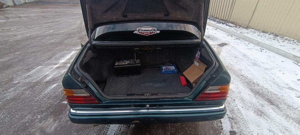 Продам живого мерса 124