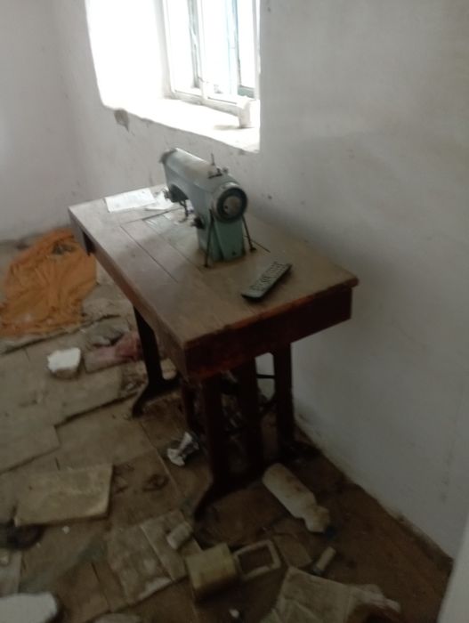 Mașină   de cusut  veche  ileana