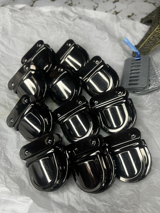 Sumka uchun qulf (замо́к-защёлка)