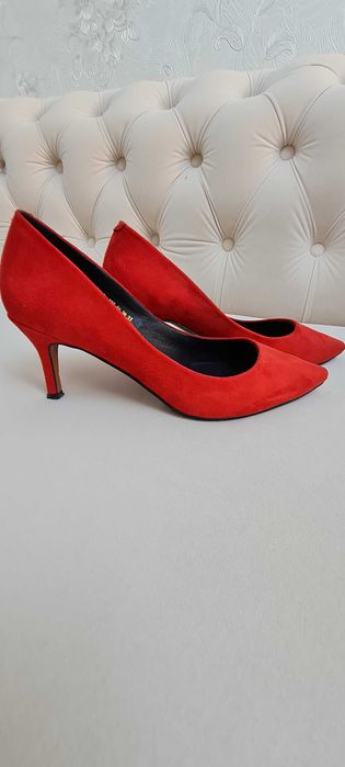 Туфли на низком каблуке