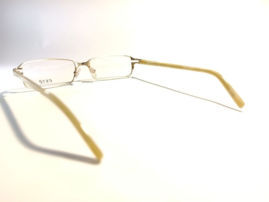 Vând doar en-gros rame de ochelari, noi, originale.