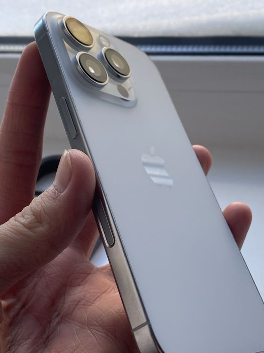 Продам IPhone 16 pro 128 gb