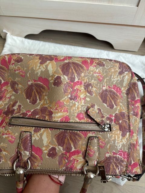 Guess чанта в отлично състояние