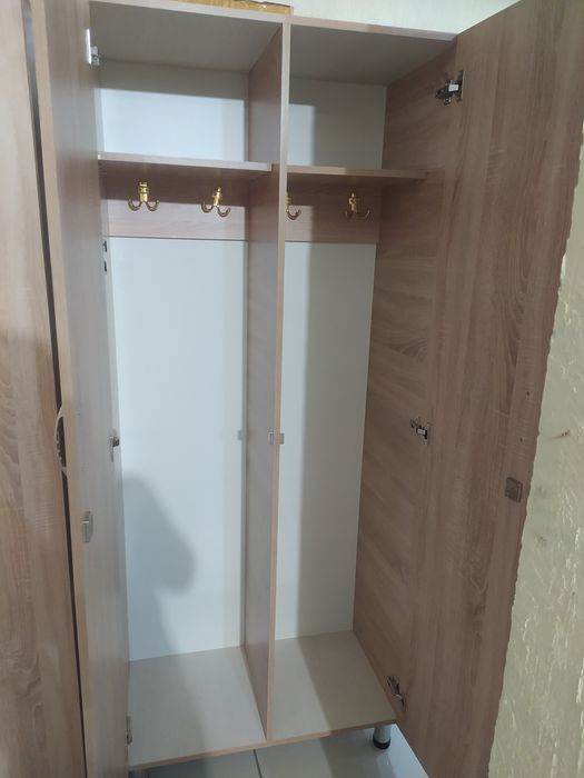 Продается шкафы для одежды