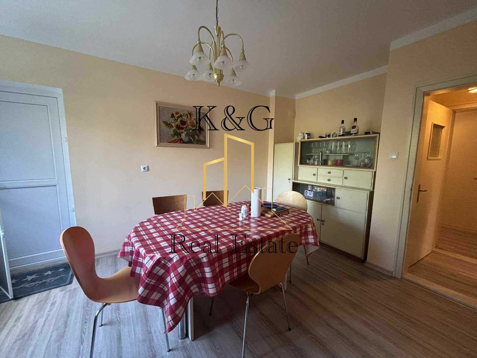 Продава се Къща в с. Стражец, Област Разград - 240 кв.м за 957 €/кв.м - Снимка #3