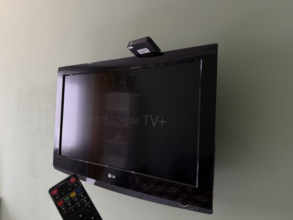 Телевизор LG 32″ + пульт + настенное крепление