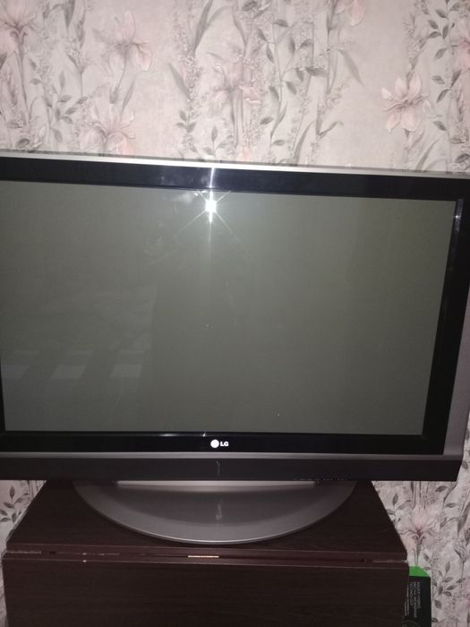 Телевизор LG, диагональ 106