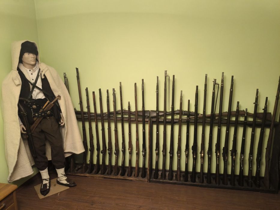 Автоматична пушка, револвер, пистолет. Масивни нестрелящи реплик