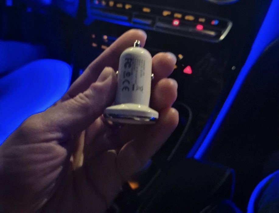 Adaptor încărcător auto