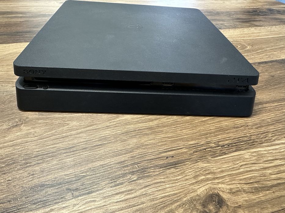 Playstation4 + Controller + un joc la alegere