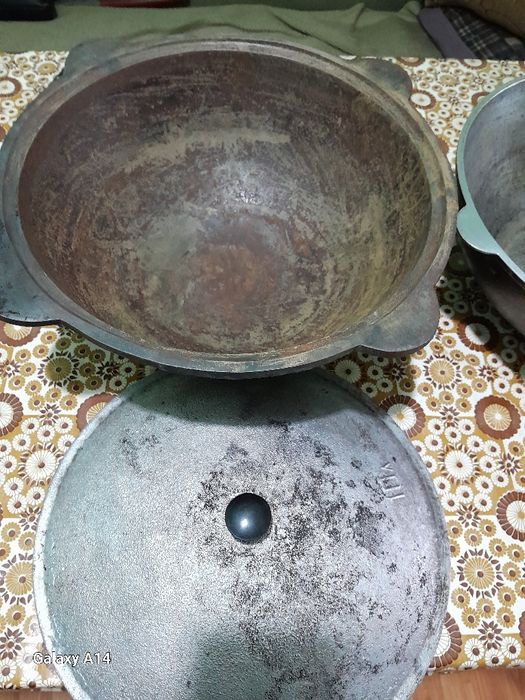 Казан чугунный 10 литровый..