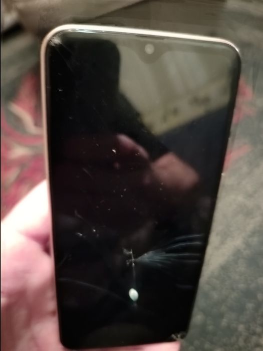 Телефони за части