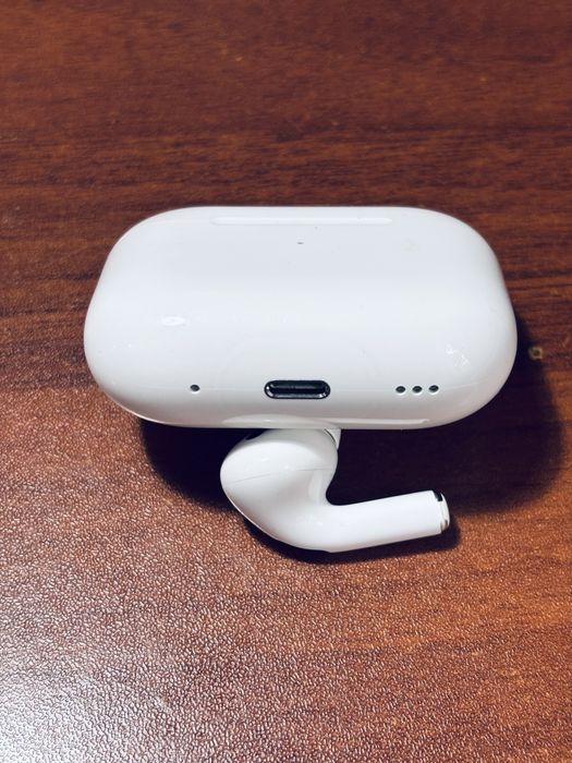 Оригинал AirPods Pro 2 (Левый нашуник с кейсом)