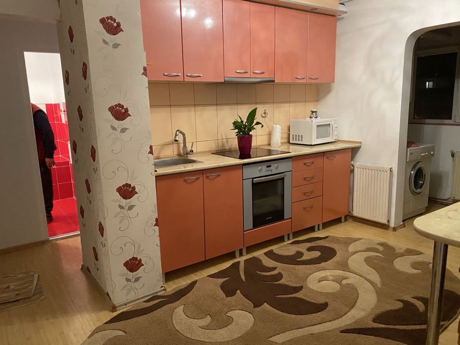 Inchiriez apartament cu 2 camere+ bucatarie