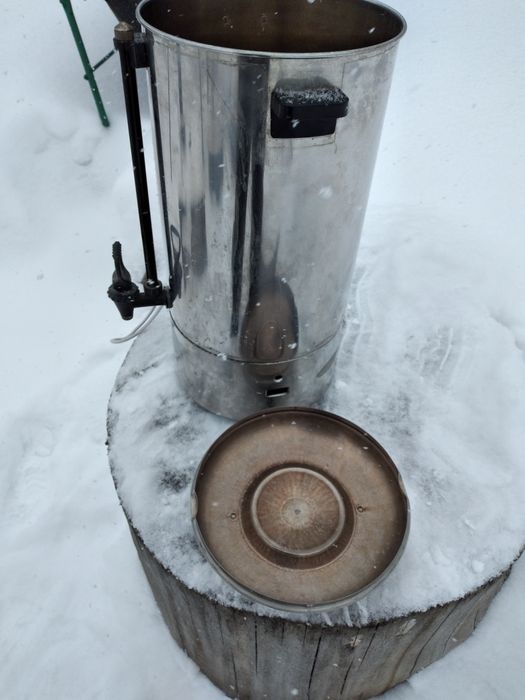 Продам водонагреватель на 20л