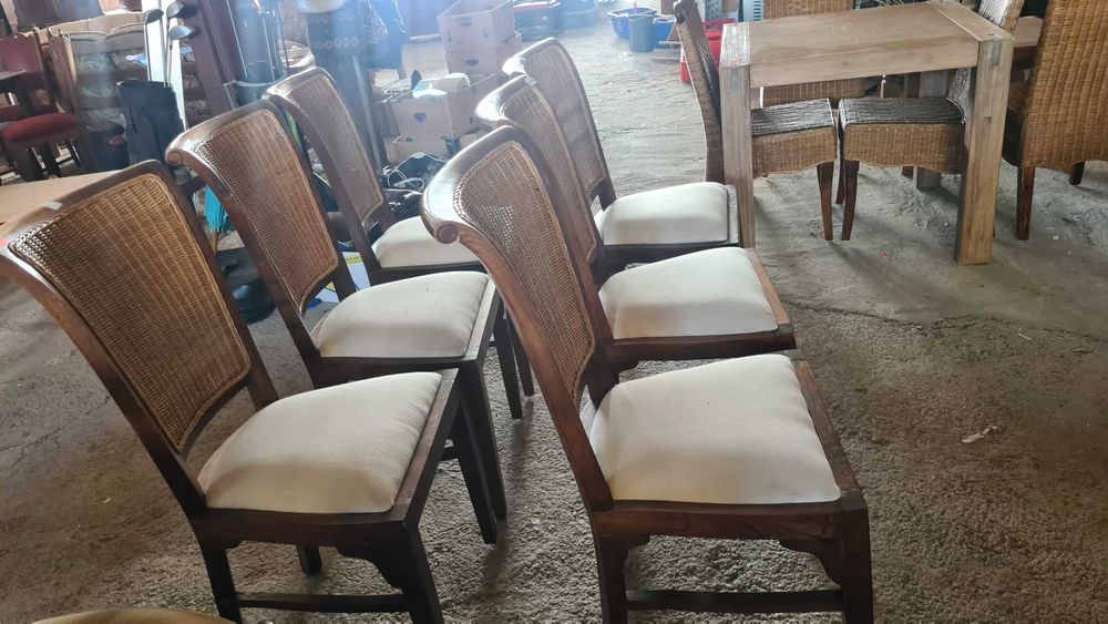 ретро столове с ратан и дамаска