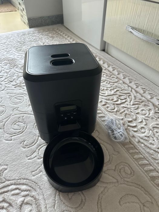 Dozator dispenser feeder automat animale caini si pisici NOU