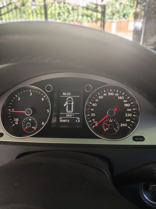 Vând autoturism Passat tdi  2009 cu numere de Italia sant proprietar are capacitate cilindrica 1968 cm și 81 kw și 110 cv.e in perfecta stare