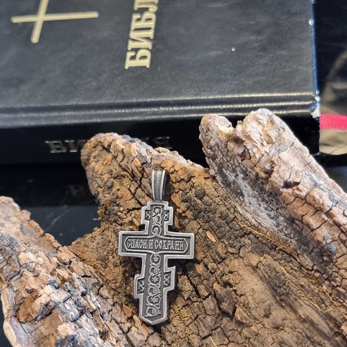 Красив двулицев стоманен кръст с гравирани надписи на старобългарски