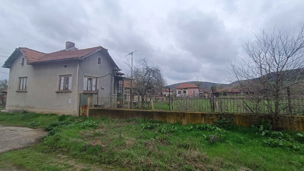 Продава се Къща в с. Ореховица, Област Плевен - 156 кв.м за 72 €/кв.м - Снимка #1
