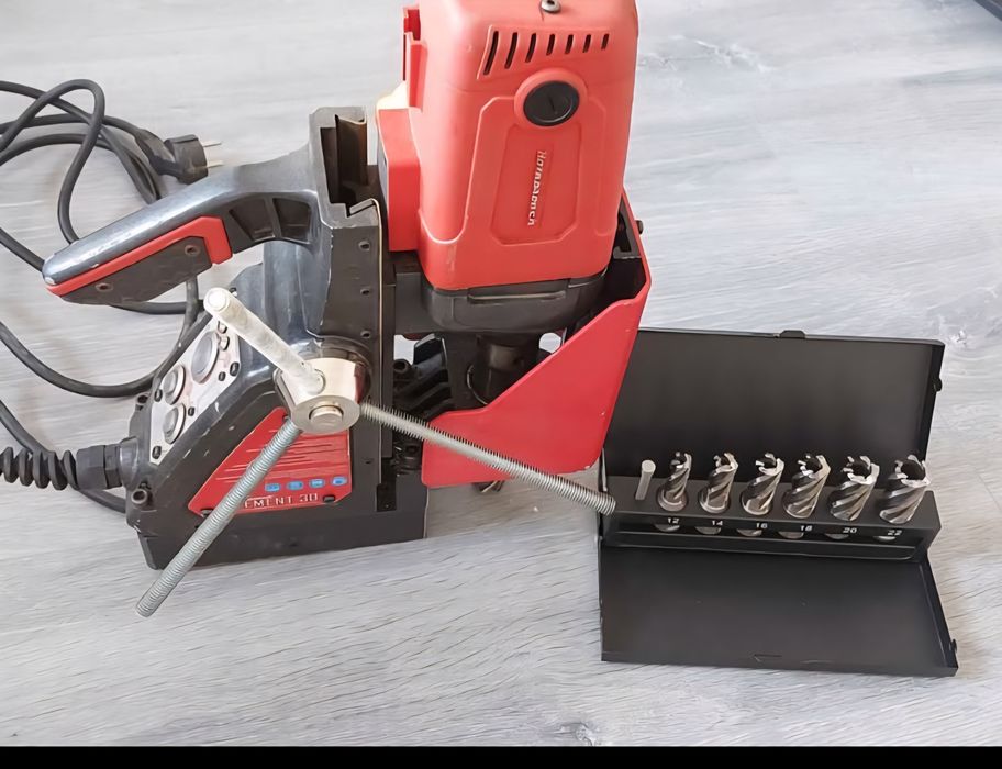 Bormasina  de găurit magnetica