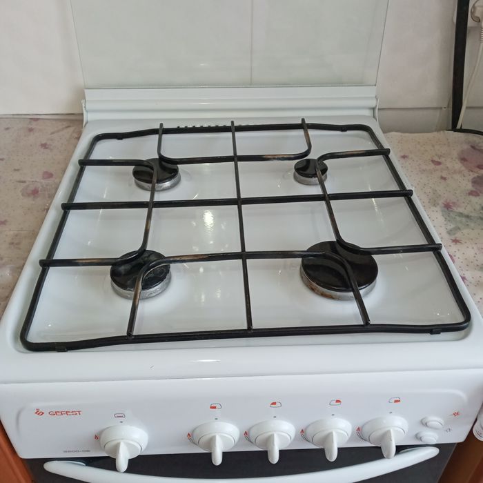 Продаётся газ плита Гефест