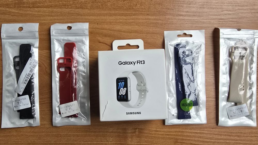 Samsung galaxy Fit 3 + 5 ремешков