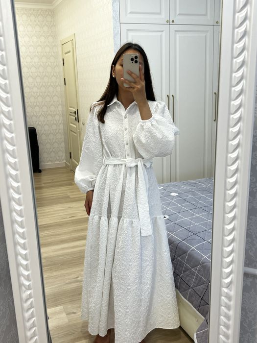 Продам белое платье в отличном состоянии