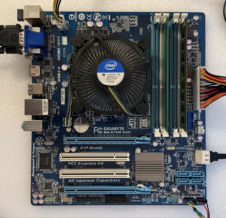 Kit Gigabyte B75M-D3H / Intel Core i7-3770 / 8GB / cooler stock Intel