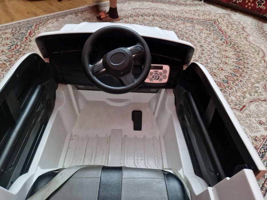 Продам машинку лексус 570