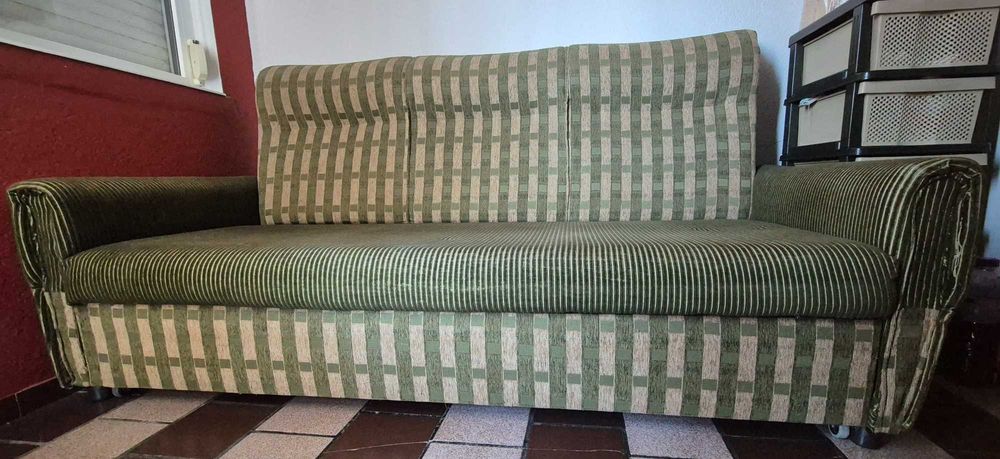 Разтегателен диван