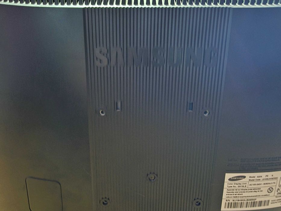 Монитор Samsung 19 инча