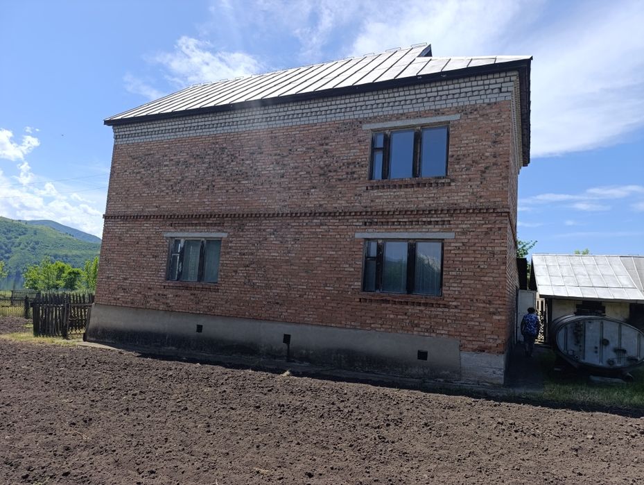 Продаётся двухэтажный дом