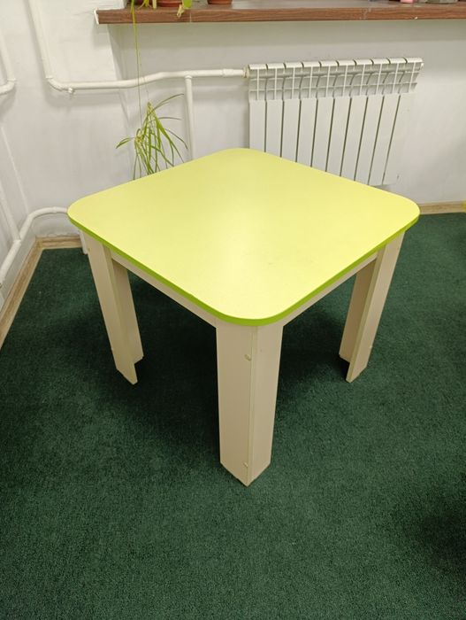 Продам столики, табуретки, скамейка, угловая полка