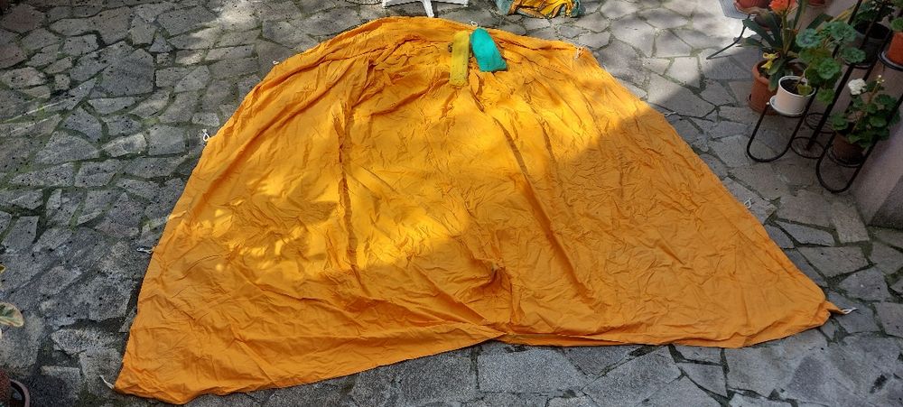 Продавам двуместна запазена палатка