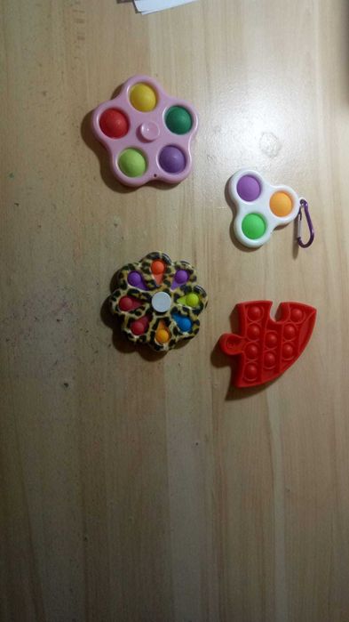 Продам игрушки б/у: Спинеры Симпл-димпл, Поп-ит, Снаперс, Антистресс