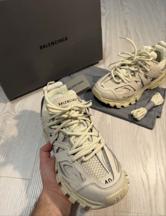 Balenciaga track