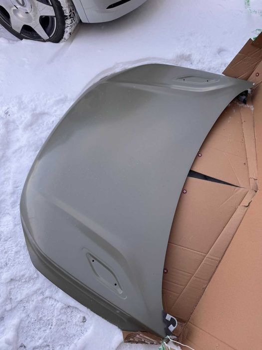 Geely Coolray капот