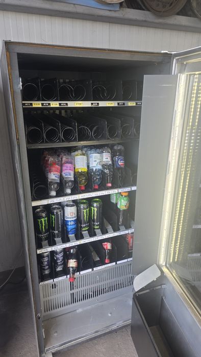 Двойна вендинг машина