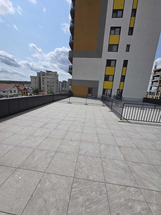 APARTAMENT 4 CAMERE DE INCHIRIAT se propune un apartament 100 mp arie utila, 4 camere 2 bai si terasa de 70 mp, in complexu Poitiers Towers.