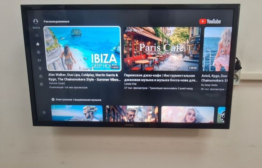 Смарт телевизор Samsung 106 см WiFi YouTube